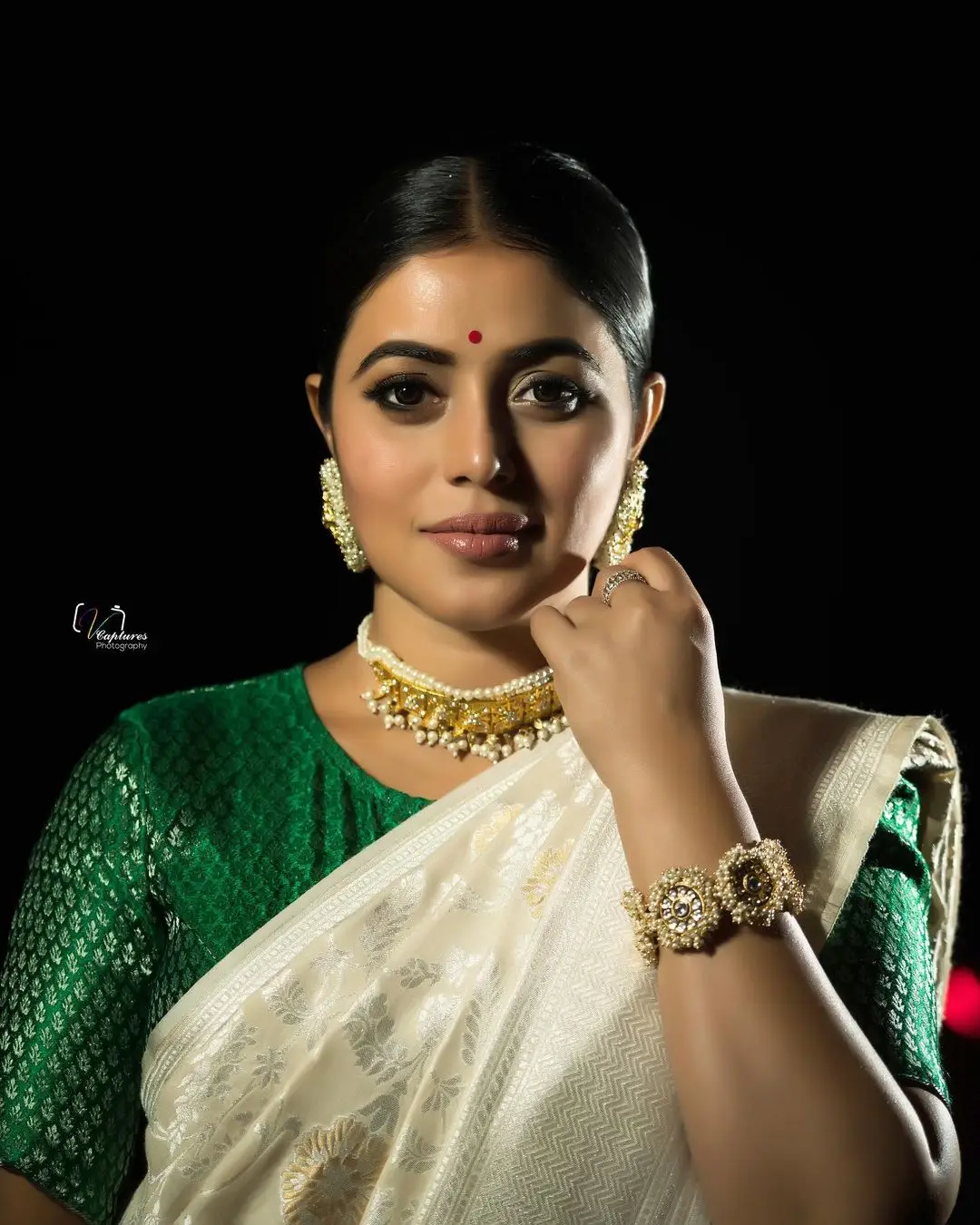 Malayalam Girl Shamna Kasim In White Saree Green Blouse